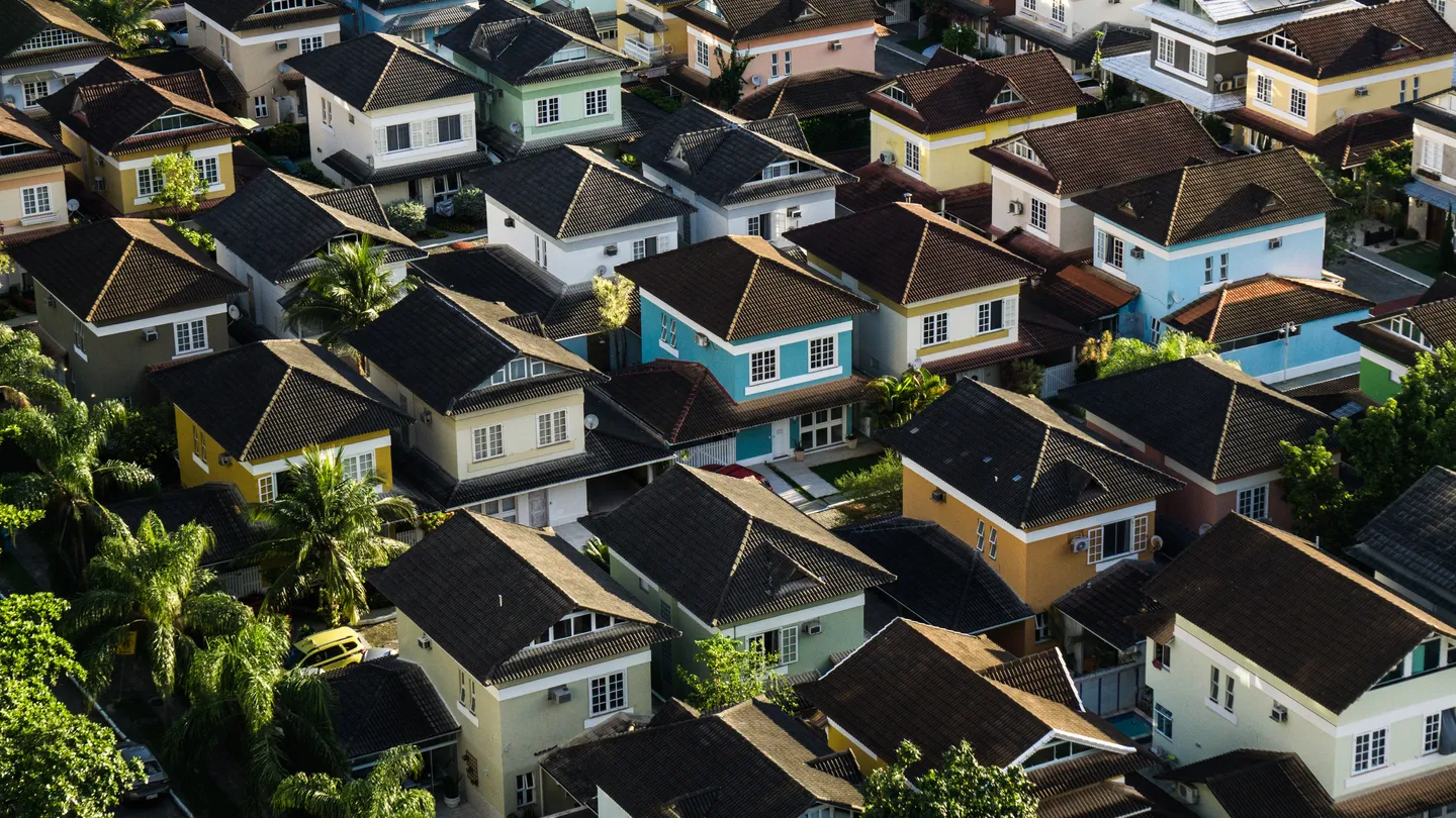 A bird's eye view of several homes in a neighborhood